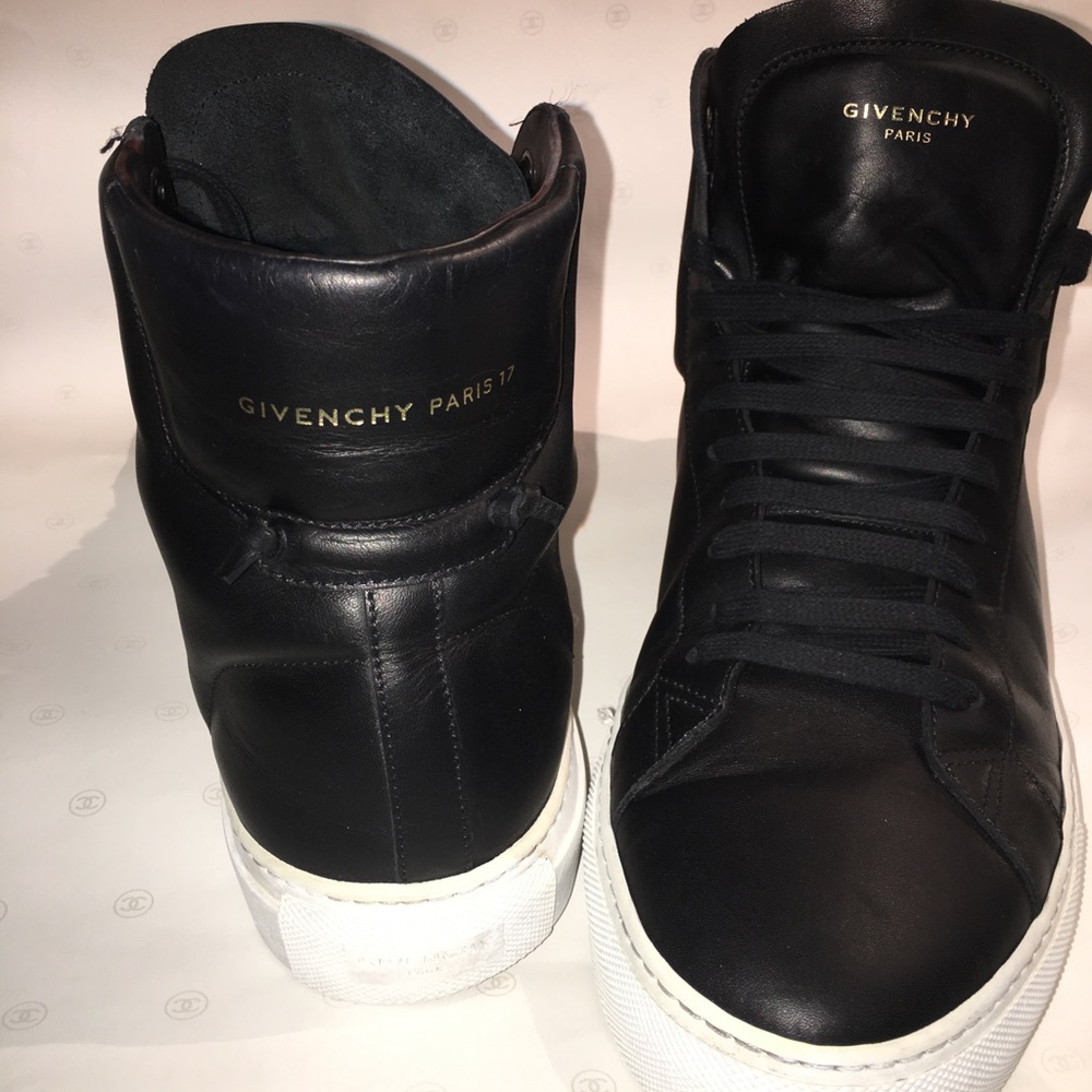 COPY - GIVENCHY  PARÍS. High Top Sneakers, Size 4…